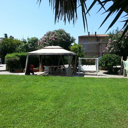 Garden Basement - Seminterrato Max 4 Ospiti - Fiumicino Vicino Aeroporto E Fiera公寓 外观 照片