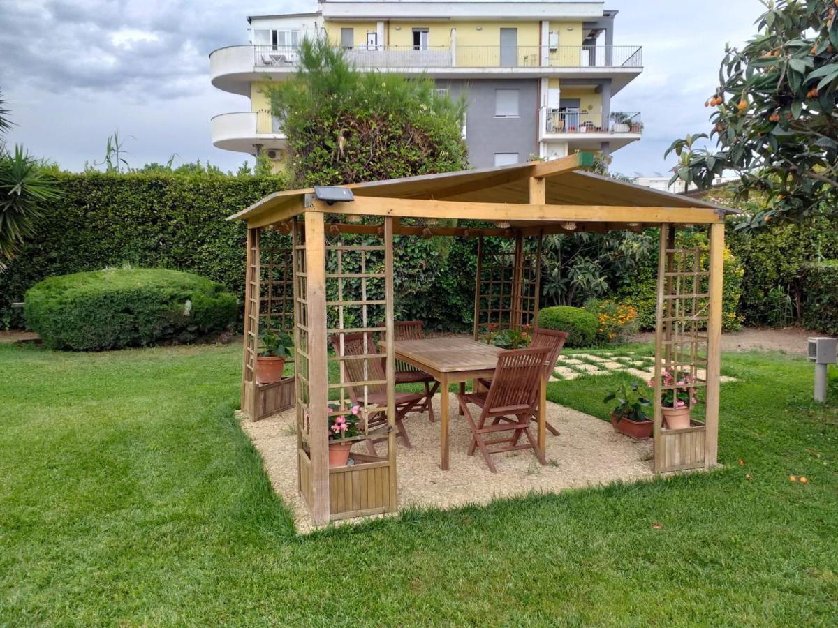 Garden Basement - Seminterrato Max 4 Ospiti - Fiumicino Vicino Aeroporto E Fiera公寓 外观 照片