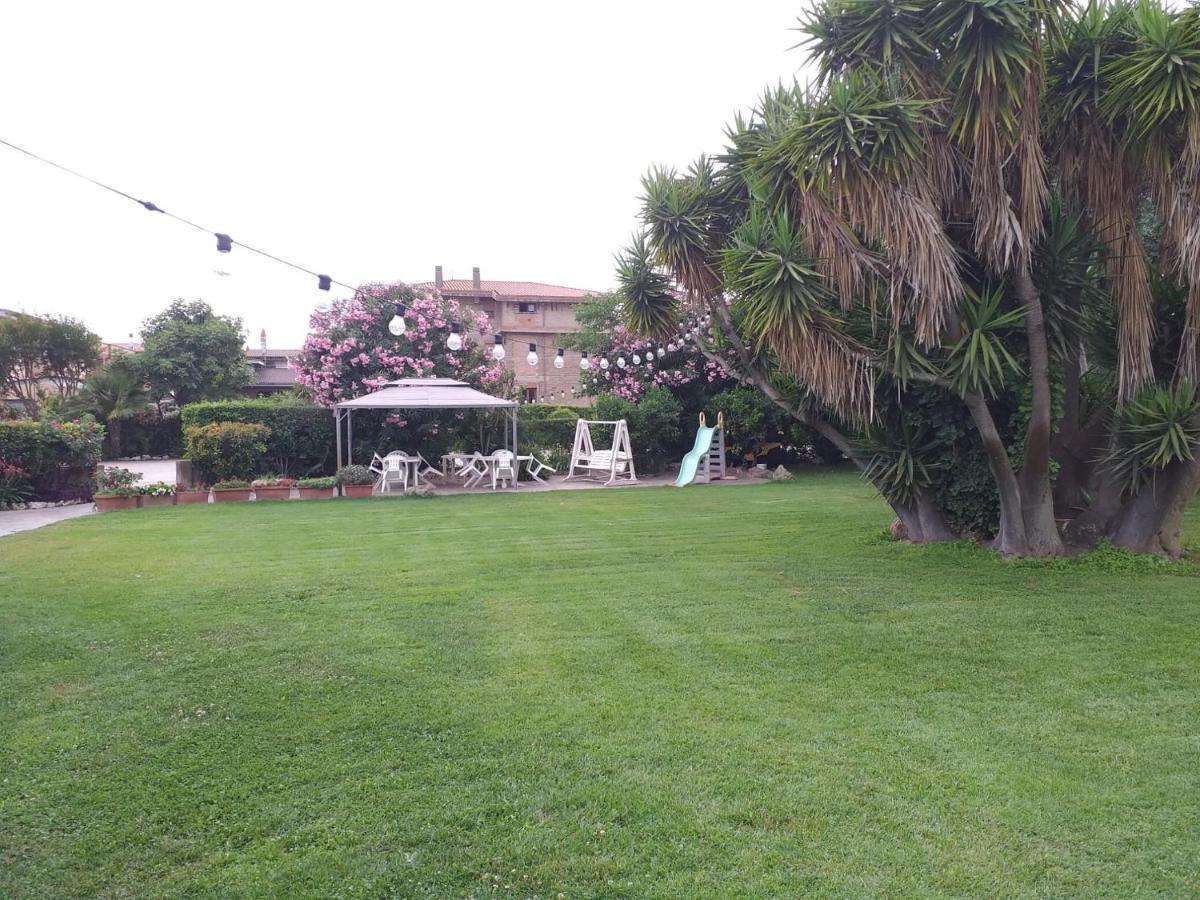 Garden Basement - Seminterrato Max 4 Ospiti - Fiumicino Vicino Aeroporto E Fiera公寓 外观 照片