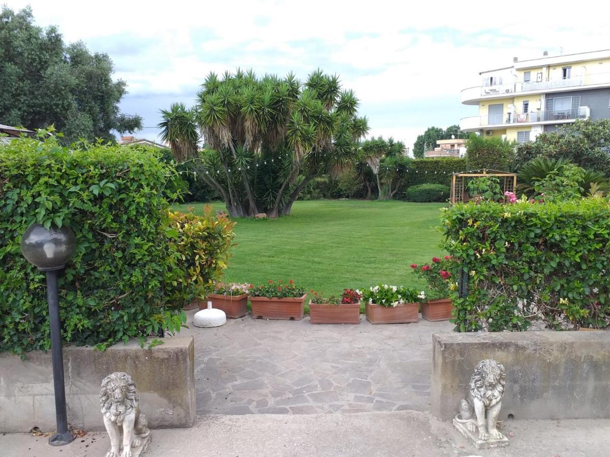 Garden Basement - Seminterrato Max 4 Ospiti - Fiumicino Vicino Aeroporto E Fiera公寓 外观 照片